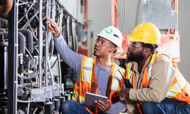Best Local Electrician Companies  in Weatherby Lake, MO